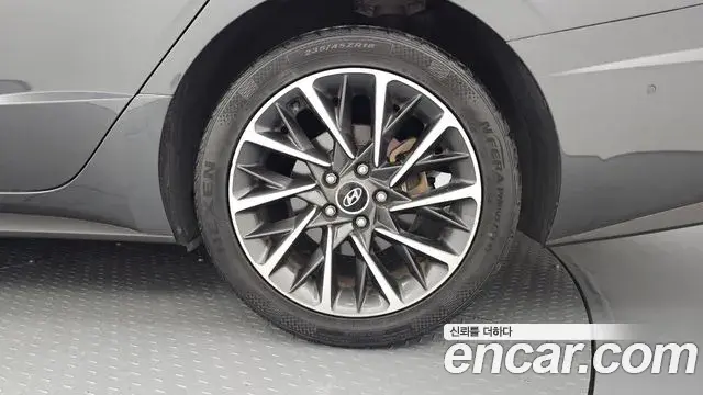 Hyundai Sonata Hybrid 2019 — Photo 11/34
