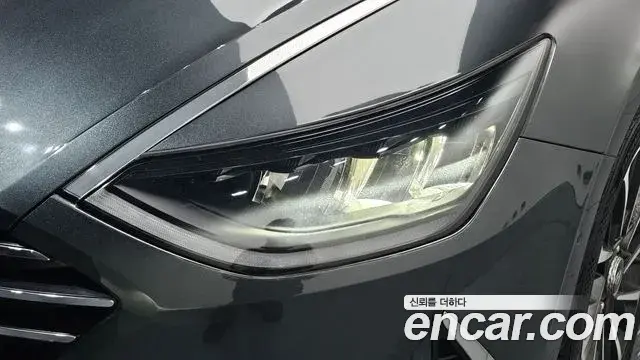 Hyundai Sonata Hybrid 2019 — Photo 19/34