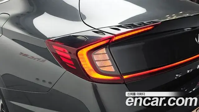 Hyundai Sonata Hybrid 2019 — Photo 23/34