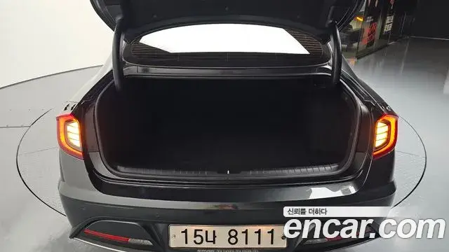 Hyundai Sonata Hybrid 2019 — Photo 13/34