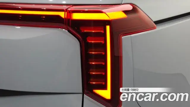 Kia Carnival 2024 — ფოტო 6/35