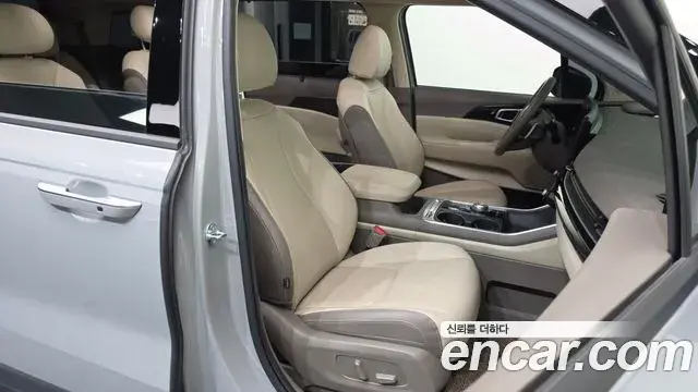 Kia Carnival 2024 — ფოტო 3/35