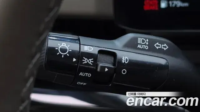 Kia Carnival 2024 — ფოტო 29/35