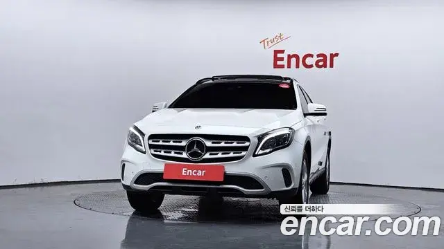 Mercedes-Benz GLA-Class 2018 — Şəkil 2/32