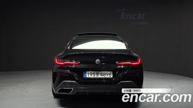 BMW 8 Series 2022 — Şəkil 14/34