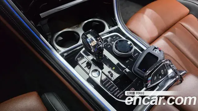 BMW 8 Series 2022 — Şəkil 26/34
