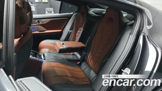 BMW 8 Series 2022 — Şəkil 21/34