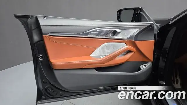 BMW 8 Series 2022 — Şəkil 13/34
