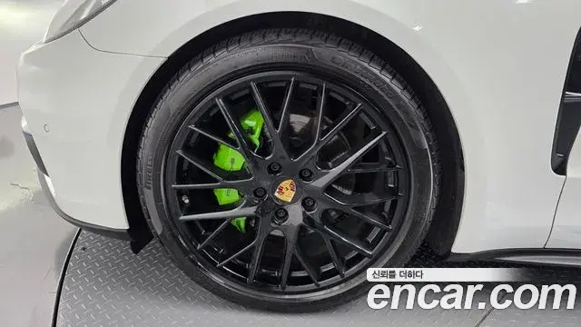 Porsche Panamera 2018 — Şəkil 25/30