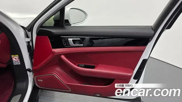 Porsche Panamera 2018 — Şəkil 10/30