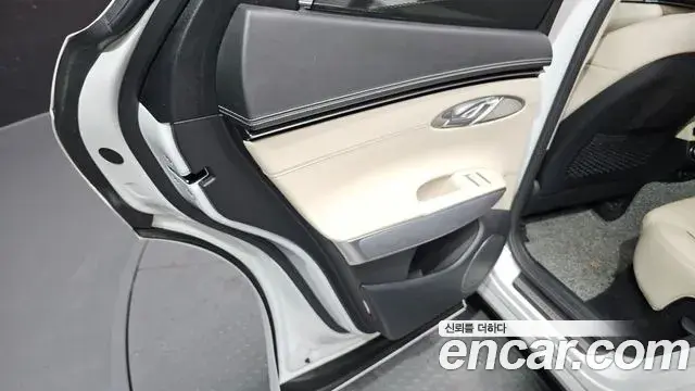 Genesis GV70 2023 — Şəkil 31/31