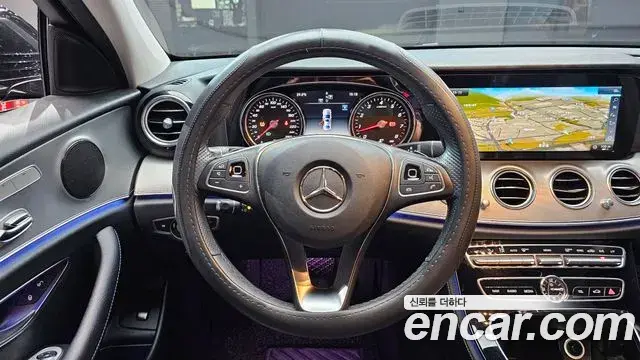 Mercedes-Benz E-Class 2018 — Фото 13/20