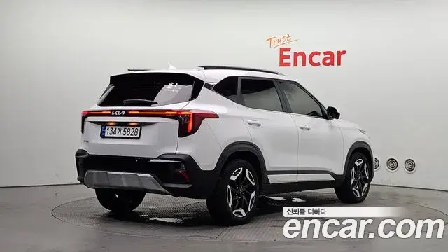Kia Seltos 2023 — ფოტო 33/34