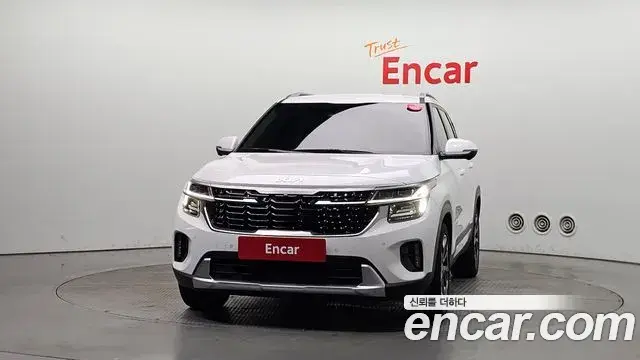Kia Seltos 2023 — ფოტო 14/34