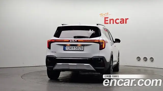 Kia Seltos 2023 — ფოტო 12/34