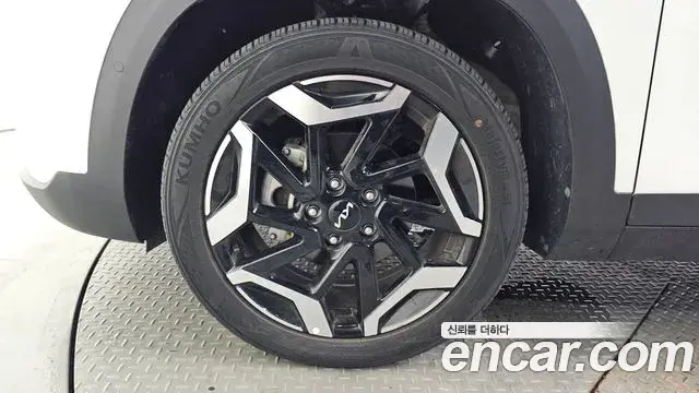 Kia Seltos 2023 — ფოტო 11/34