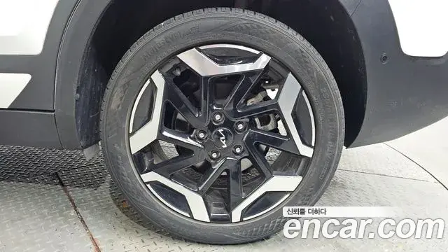 Kia Seltos 2023 — ფოტო 6/34
