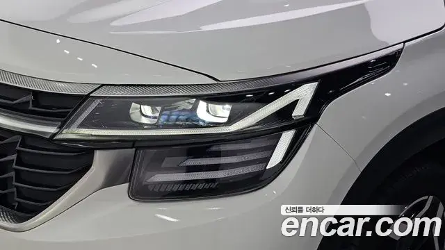 Kia Seltos 2023 — ფოტო 7/34
