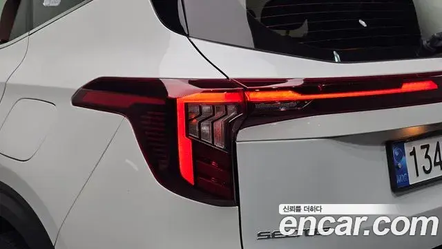 Kia Seltos 2023 — ფოტო 32/34