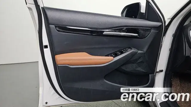 Kia Seltos 2023 — ფოტო 16/34