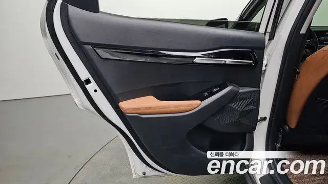 Kia Seltos 2023 — ფოტო 17/34