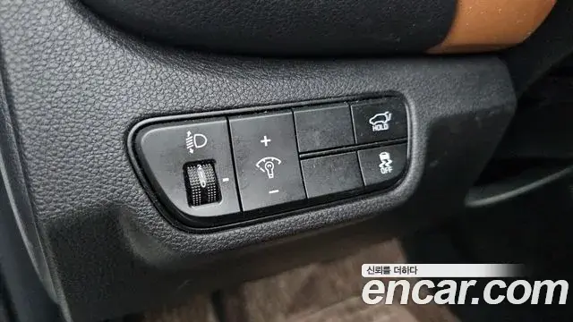 Kia Seltos 2023 — ფოტო 21/34
