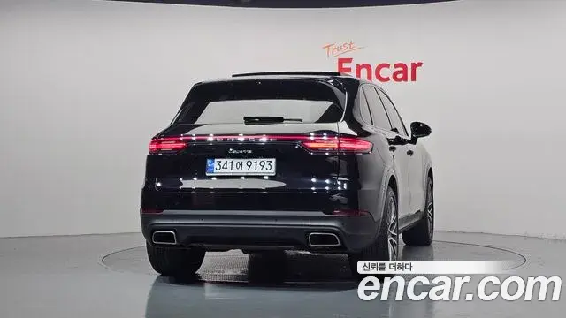 Porsche Cayenne 2020 — Şəkil 17/31