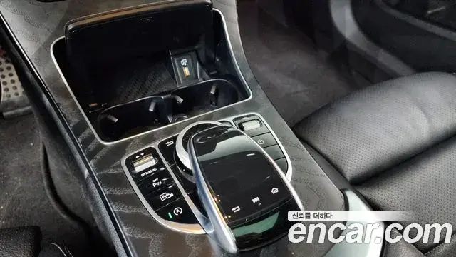 Mercedes-Benz C-Class 2019 — Photo 27/33