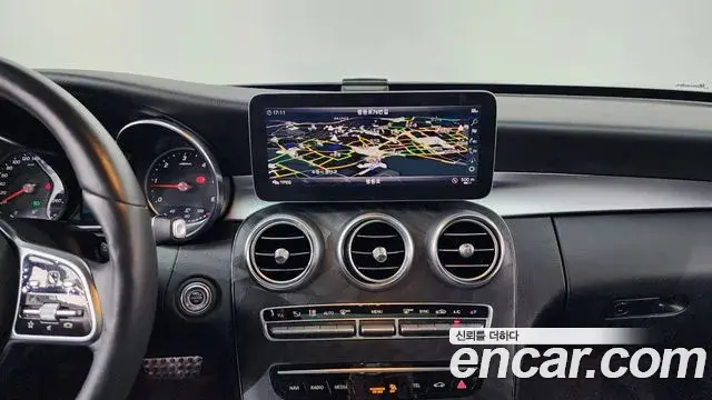 Mercedes-Benz C-Class 2019 — Photo 29/33