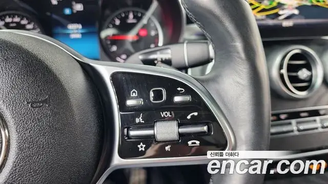 Mercedes-Benz C-Class 2019 — Photo 1/33