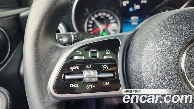 Mercedes-Benz C-Class 2019 — Photo 16/33