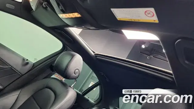 Mercedes-Benz C-Class 2019 — Photo 14/33