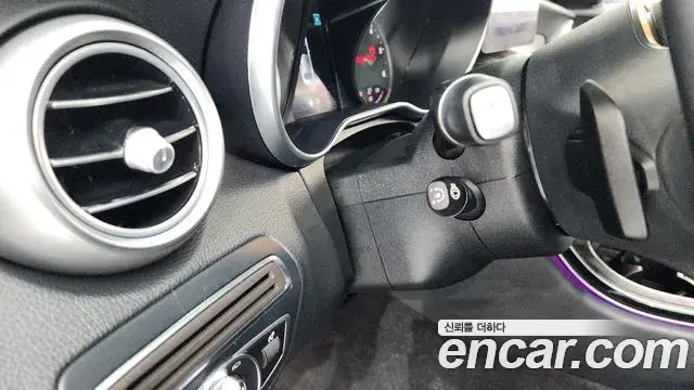 Mercedes-Benz C-Class 2019 — Photo 15/33