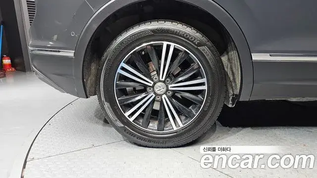 Volkswagen Tiguan 2018 — Şəkil 1/20