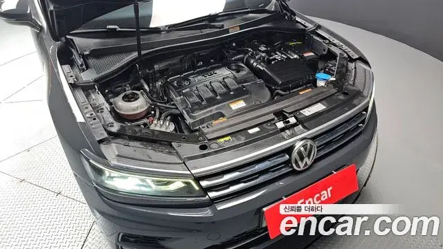 Volkswagen Tiguan 2018 — Şəkil 10/20
