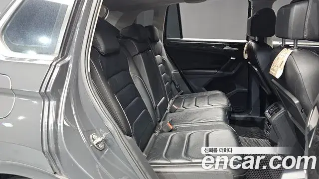 Volkswagen Tiguan 2018 — Şəkil 19/20