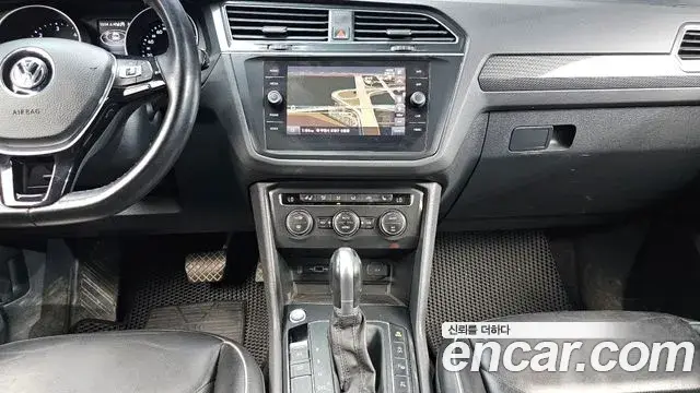 Volkswagen Tiguan 2018 — Şəkil 18/20