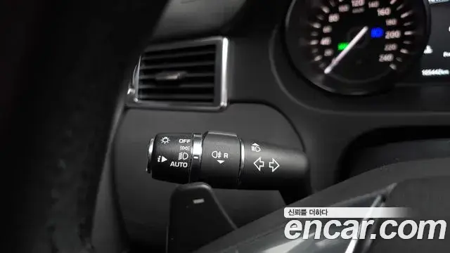 Land Rover Discovery Sport 2019 — Şəkil 25/42