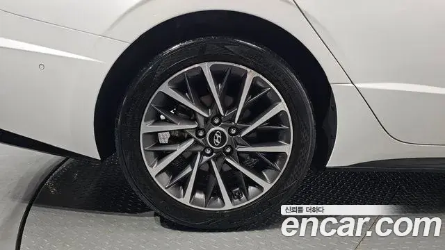 Hyundai Sonata 2019 — Фото 5/20