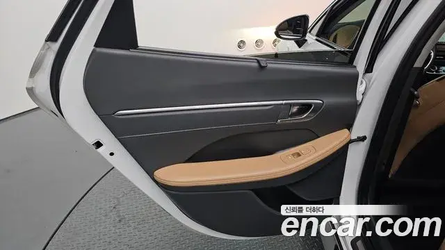 Hyundai Sonata Hybrid 2019 — Photo 24/30