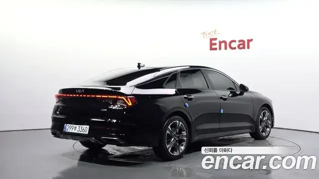 Kia K5 2022 — Şəkil 10/33