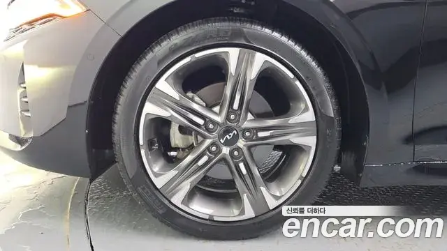 Kia K5 2022 — Şəkil 17/33