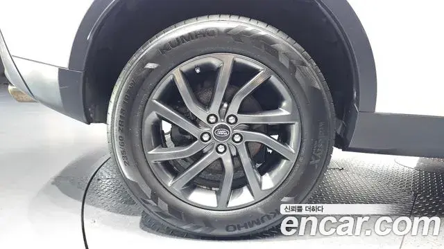Land Rover Discovery Sport 2019 — Photo 15/20