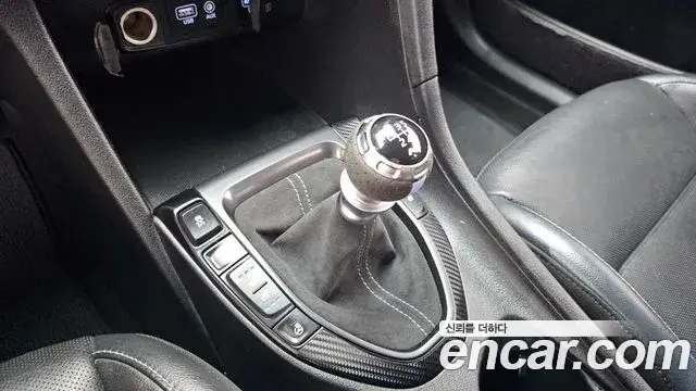 Hyundai Veloster 2019 — Şəkil 13/30