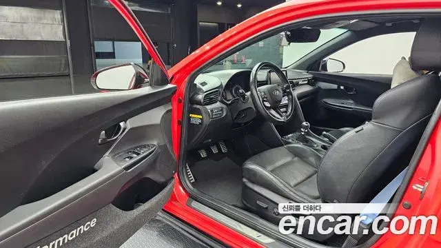 Hyundai Veloster 2019 — Şəkil 16/30