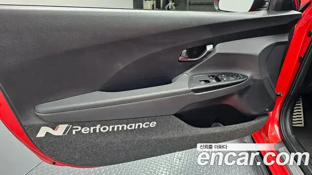 Hyundai Veloster 2019 — Şəkil 28/30