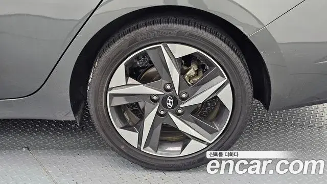 Hyundai The New Avante Hybrid 2022 — Photo 20/32