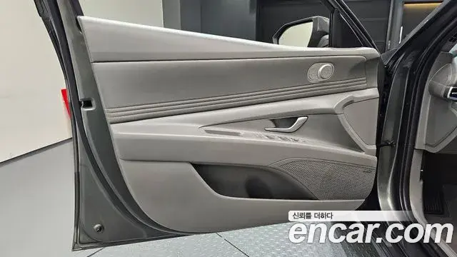 Hyundai The New Avante Hybrid 2022 — Photo 10/32