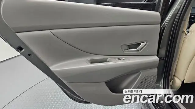 Hyundai The New Avante Hybrid 2022 — Photo 24/32