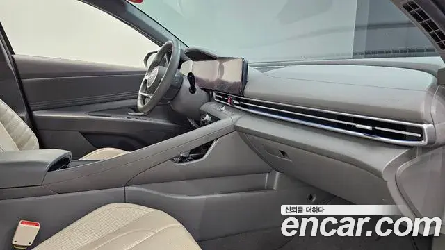 Hyundai The New Avante Hybrid 2022 — Photo 16/32